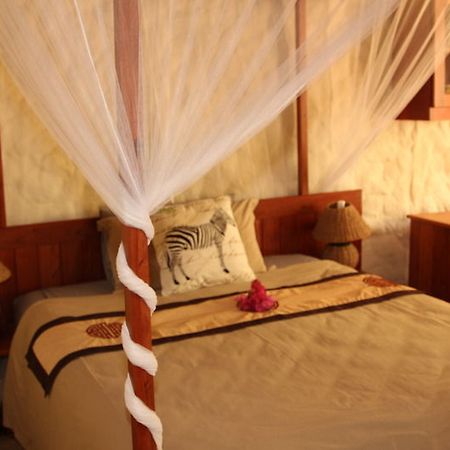 Kubu Safari Lodge Hoedspruit Exterior photo