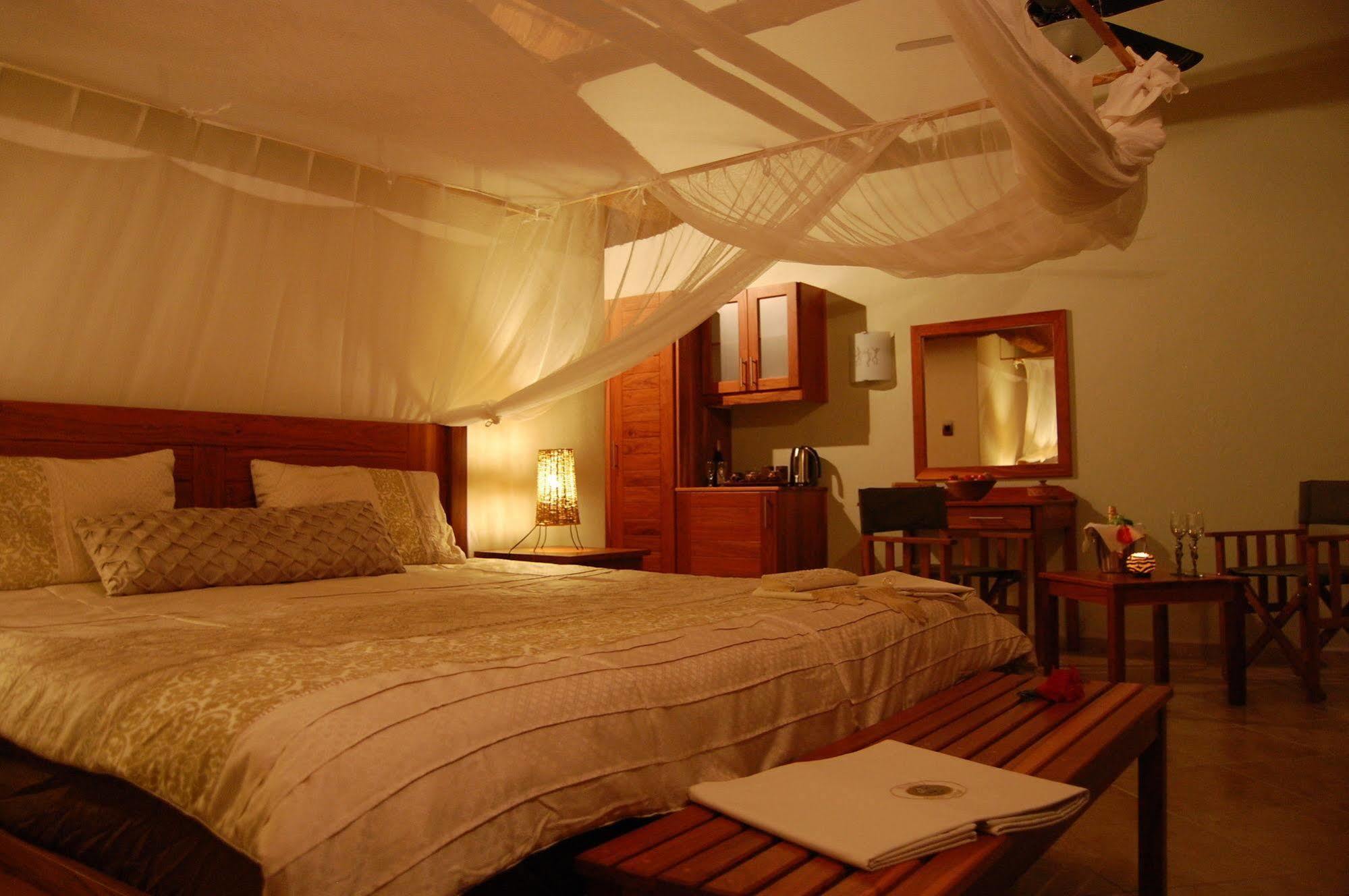 Kubu Safari Lodge Hoedspruit Exterior photo