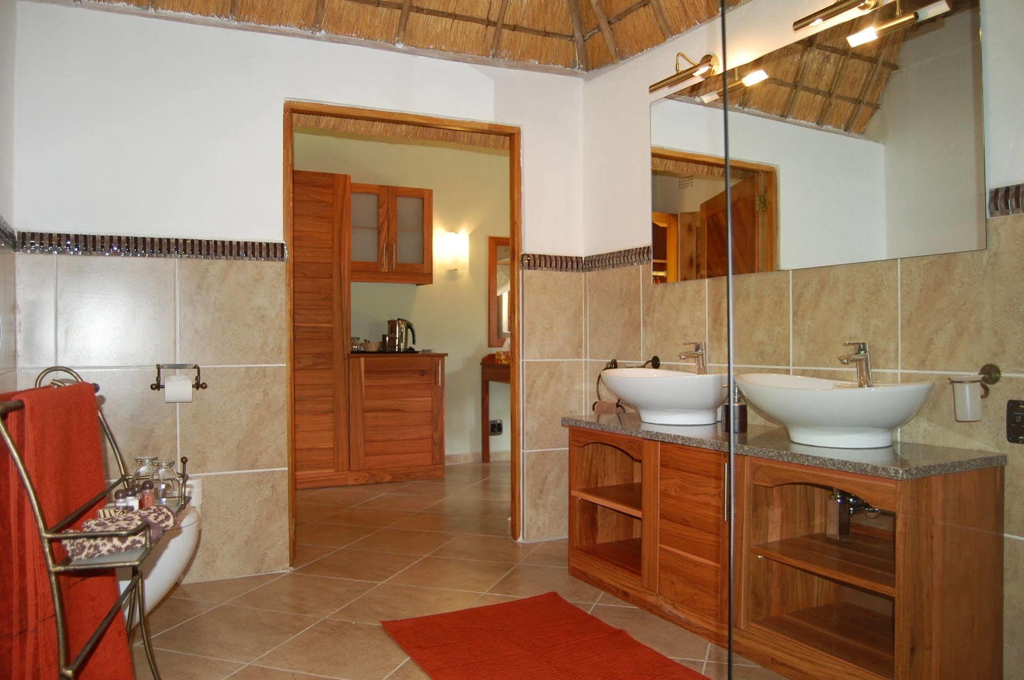 Kubu Safari Lodge Hoedspruit Exterior photo